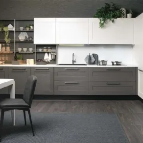 Cucina moderna di Lube in bianco e grigio