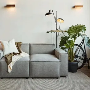 Il divano due posti by swyft è morbido e comodo