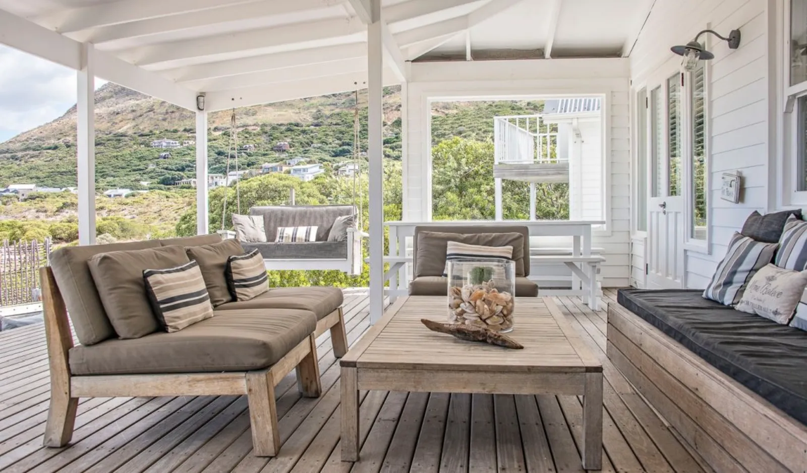 Mobili e complementi per arredare la veranda di casa