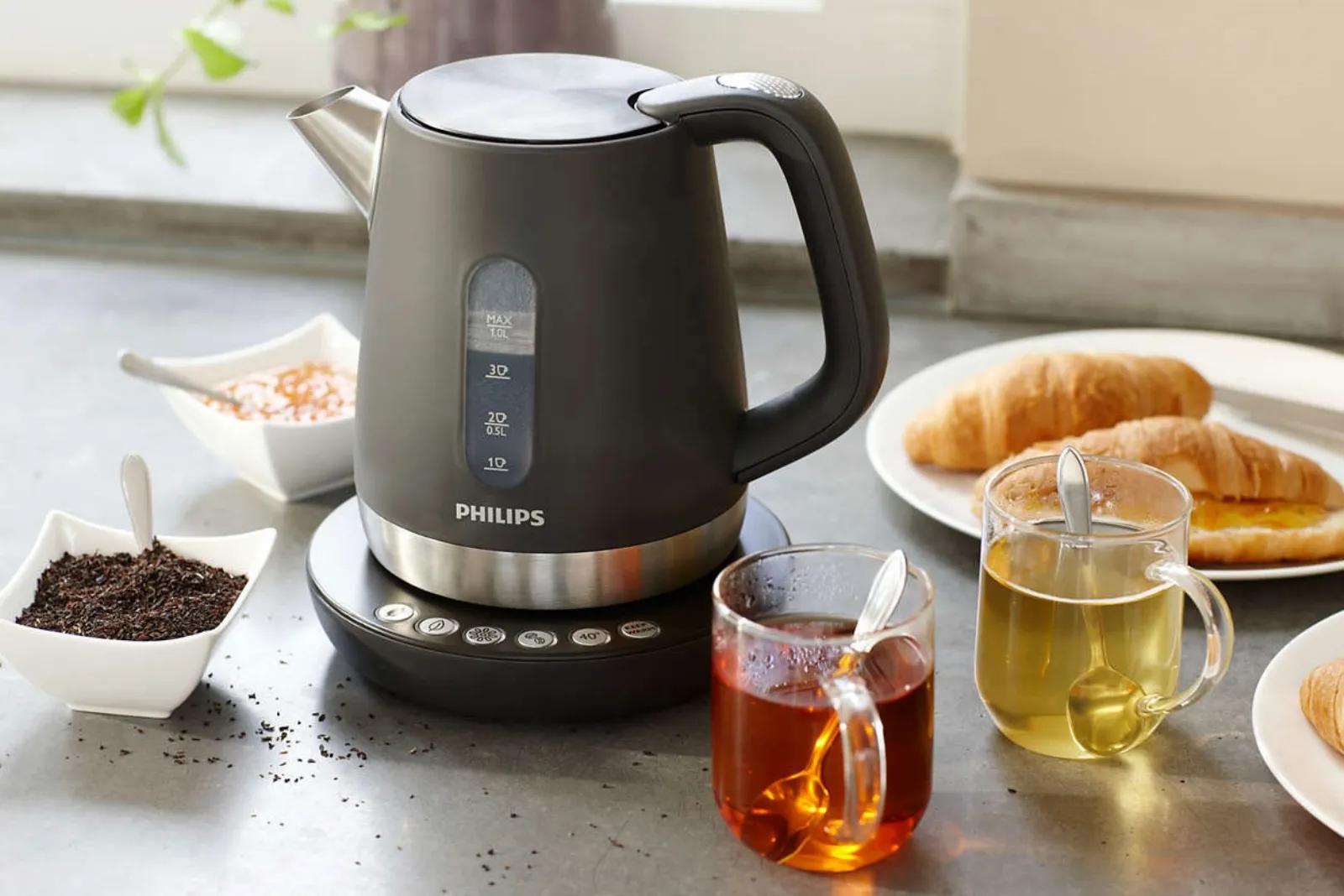 Chefman Bollitore elettrico con controllo digitale della temperatura e 7 preimpostazioni,1,8L, infusore da tè, spegnimento automatico e protezione da funzionamento a secco, senza bisfenolo A, 2200 W