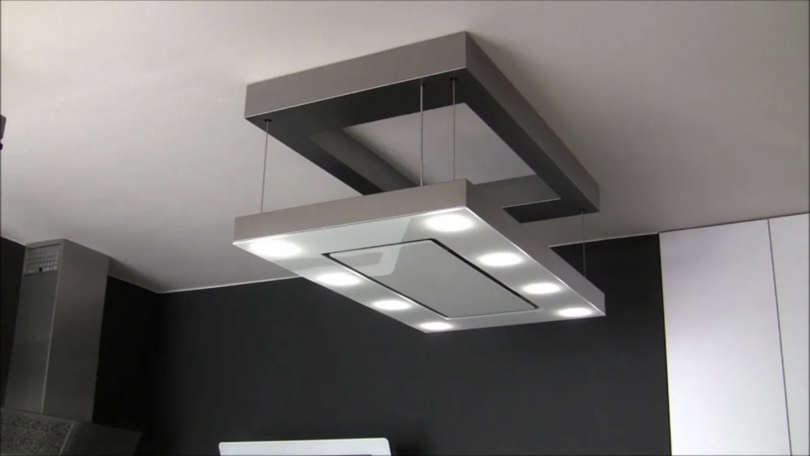 Cappa a scomparsa nel soffitto Cappa a scomparsa nel soffitto