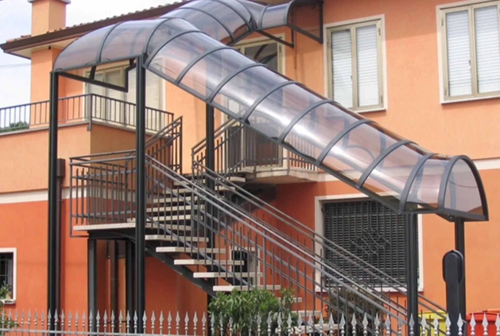 sistemi di copertura scale esterne