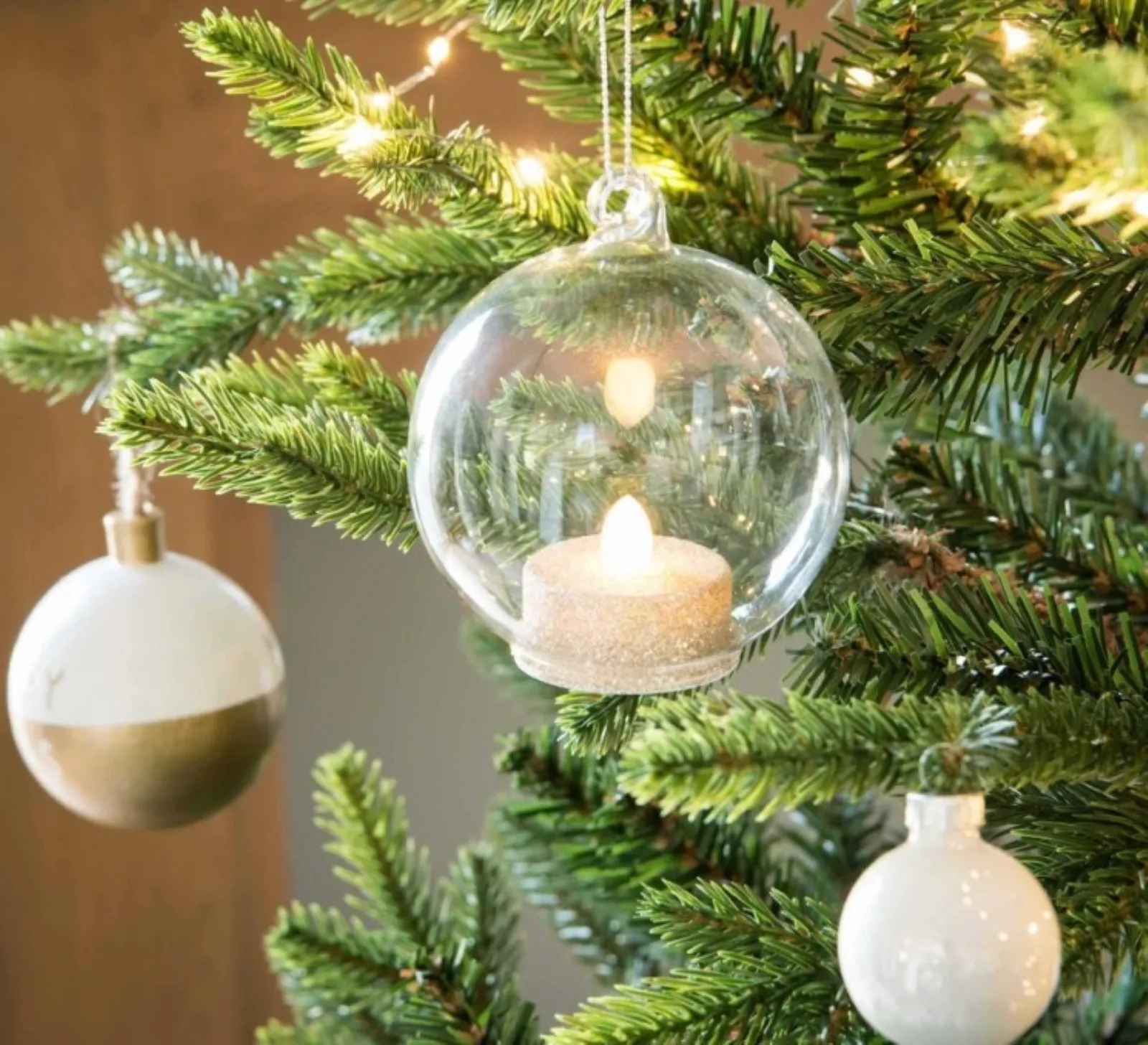 Palline Di Natale Ricoperte Di Stoffa.Palline Di Natale Per Decorare L Albero Delle Feste