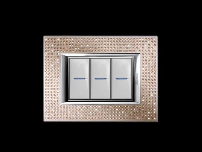 Swarovski sull'interruttore luce
