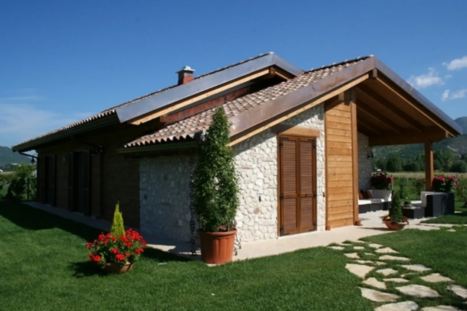 Case in pietra e legno bioedilizia Facciata casa in pietra