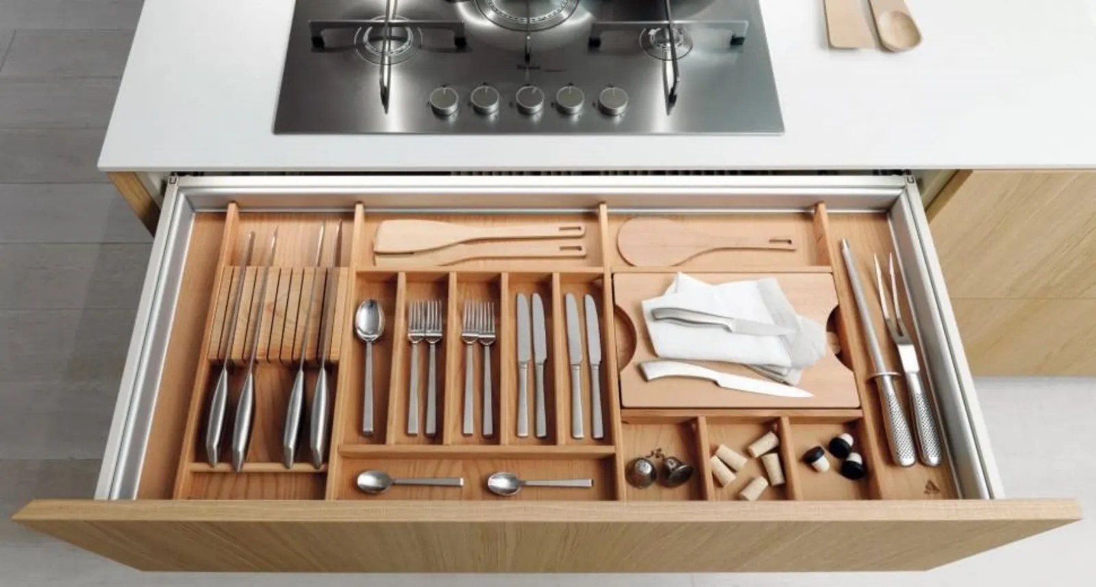 Cassettiere per cucina, comode e funzionale attrezzature interne ... Colonna dispensa cucina estraibile