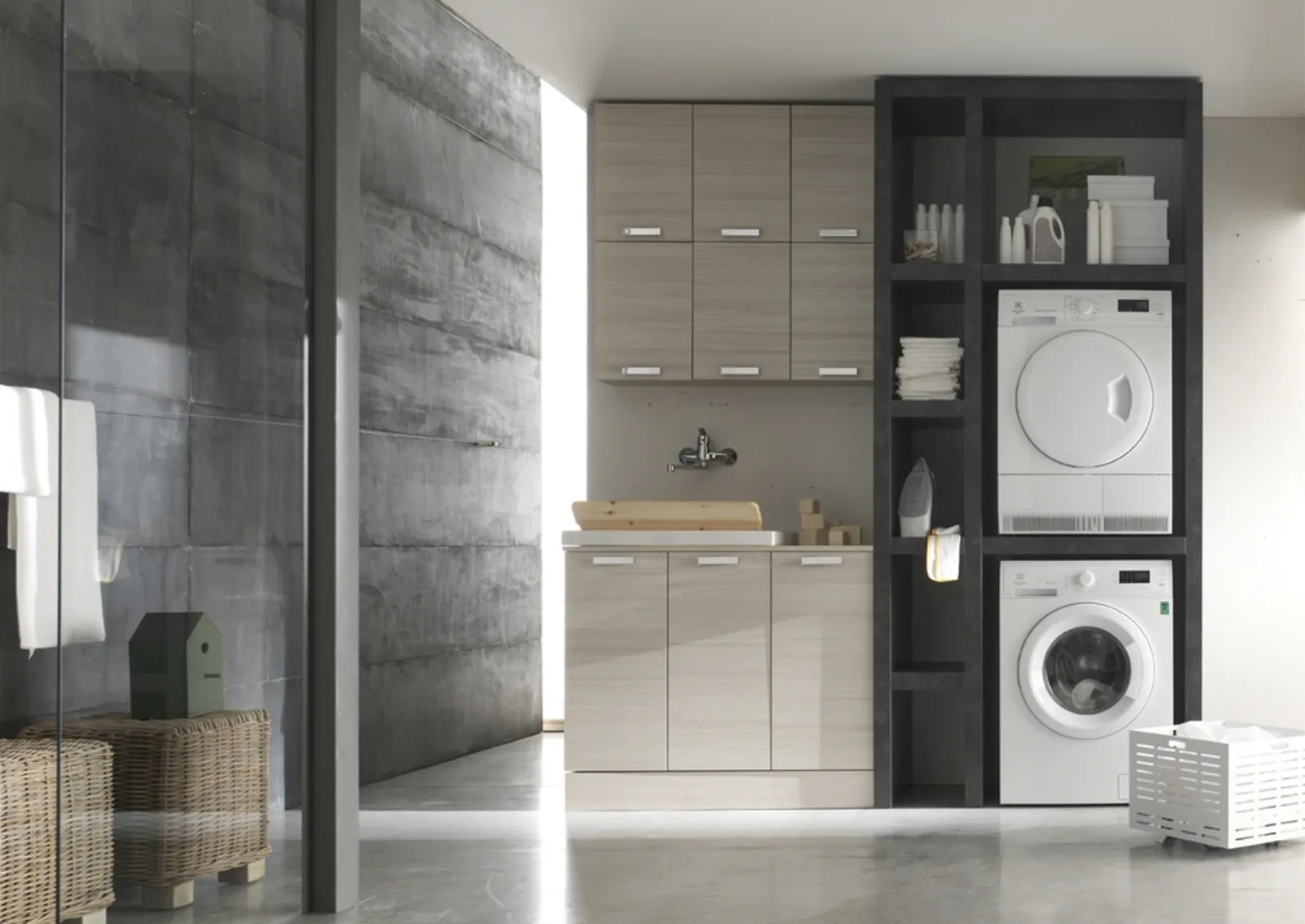 bagno piccolo con lavatrice e asciugatrice