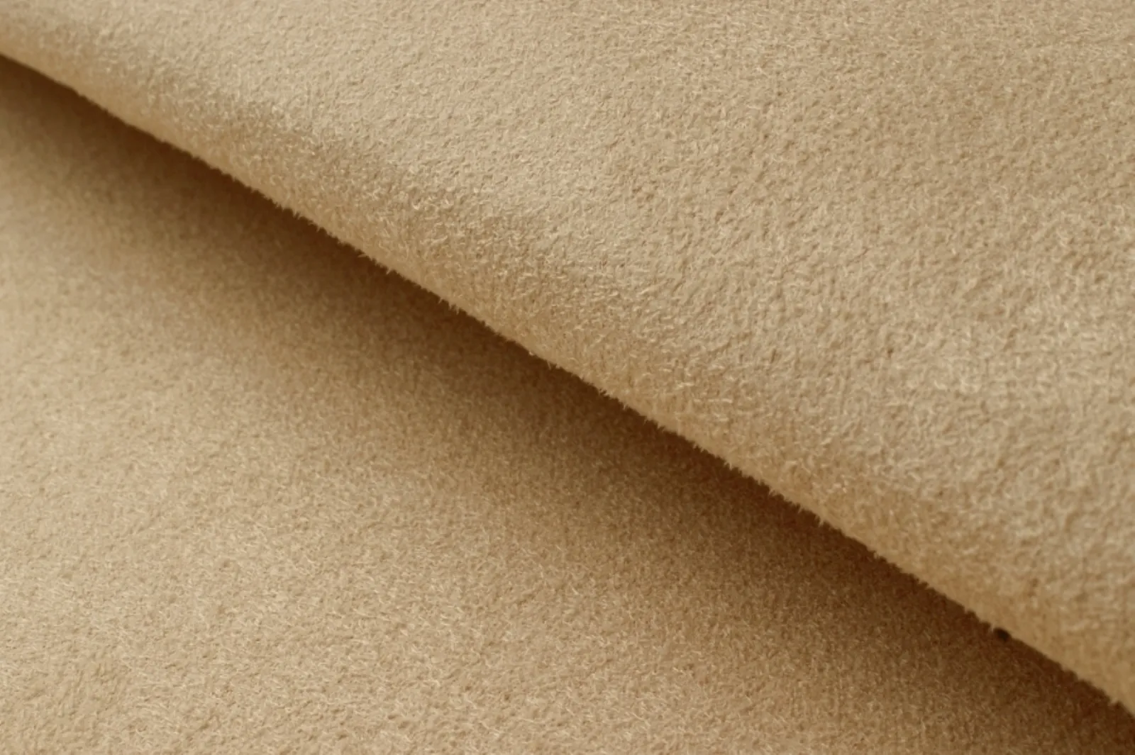 Come pulire lalcantara i consigli per la pulizia Come lavare divano in microfibra