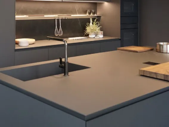  Sistema brevettato  HiD™, per cotture a induzione integrato nel piano in Fenix, di Ernestomeda