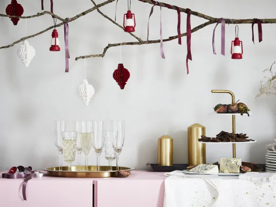 La tavola di Natale con addobbi Ikea