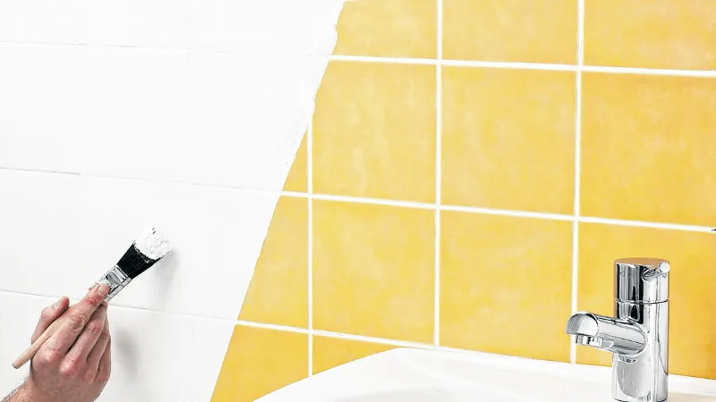 Relooking piastrelle bagno moderno minimale bianco