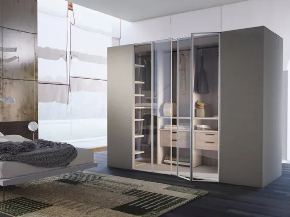 È autoportante e caratterizzata da tante configurazioni la cabina armadio Stand Up di Dielle Domus