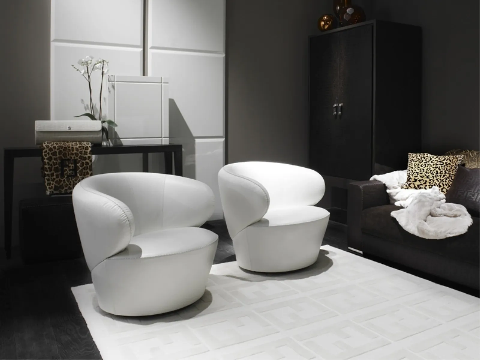 Poltrone classiche Fendi Casa