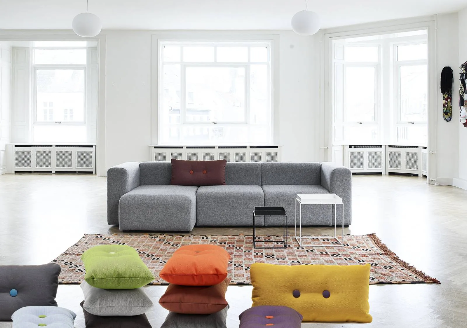 Vestire il living con i cuscini divano biancheria living come ... Arredare con i cuscini