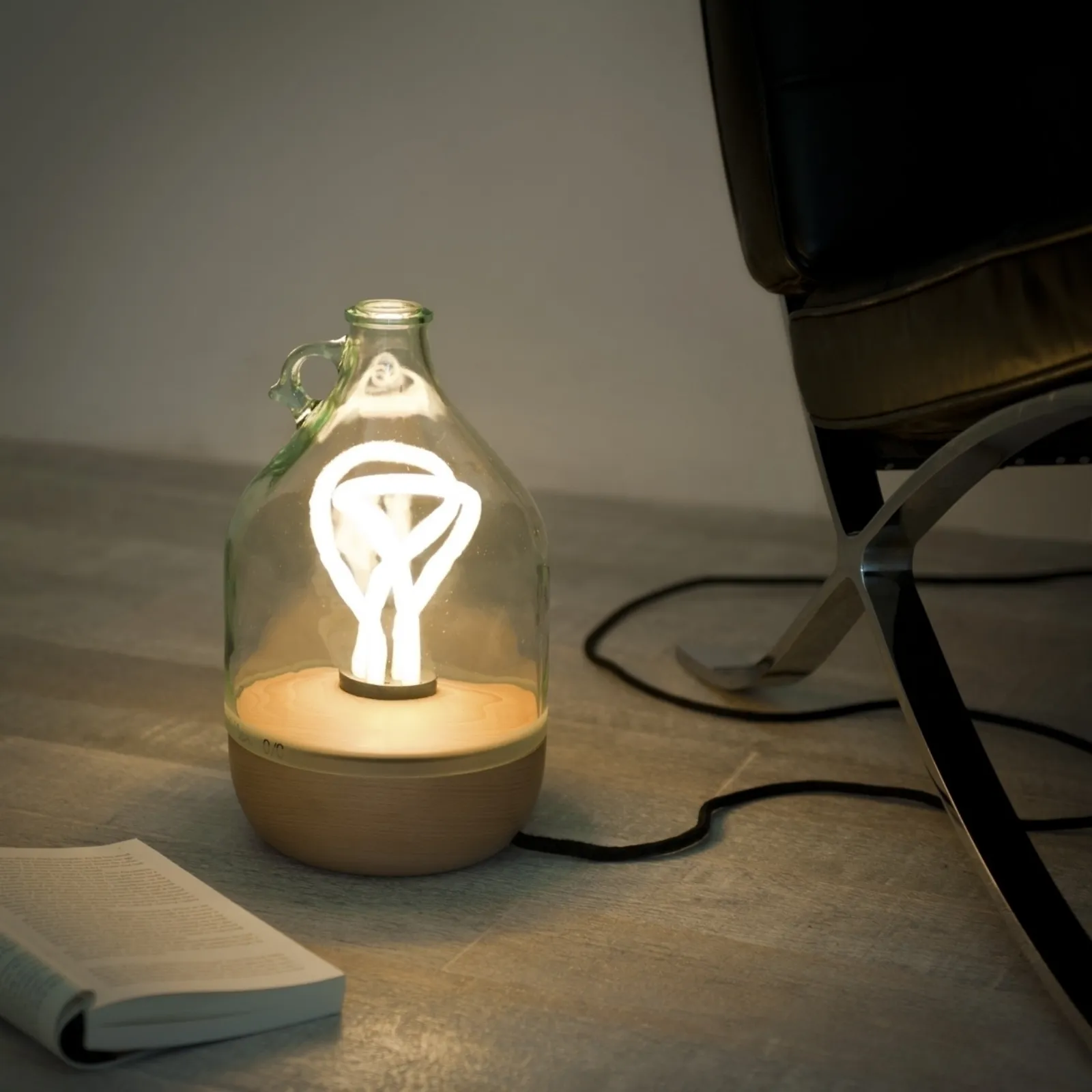 Light object. Дизайнерские лампы. Необычные настольные светильники. Красивые лампочки. Светильник "лампочка".