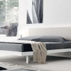 Letto laccato matrimoniale con comodini integrati Ala di Jesse Italia