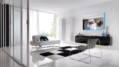 zona living bianca e nera con porte a vetri scorrevoli, schermo tv piatto, tappeto a scacchi bianco e nero