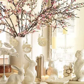 Albero di Pasqua e conigli pasquali