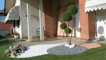 decorazioni giardino con sassi