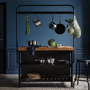 Ikea propone l'isola con rastrelliera Vadholma per un open space versatile