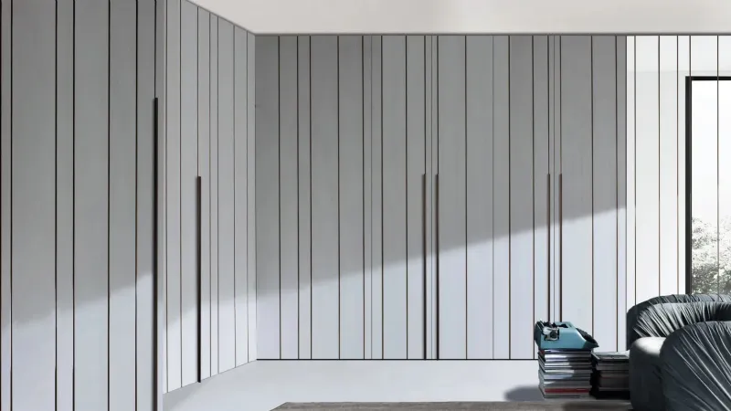 Laura Meroni - Sistema armadio Line su misura in legno laccato