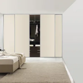Armadio con porte scorrevoli