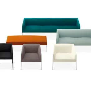 Divani con poltroncine e panca per il soggiorno