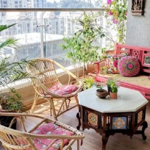 Un balcone arredato in stile esotico