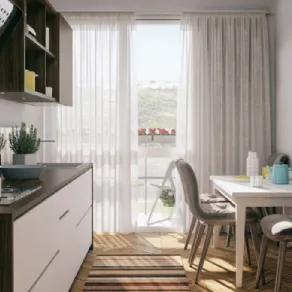 Una cucina lineare compatta per un ambiente lungo e stretto