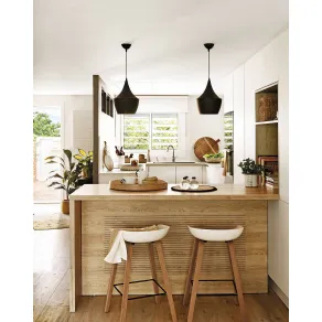 Penisola per cucina piccola in legno chiaro