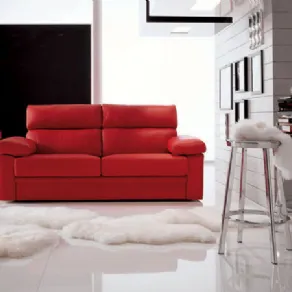 Divano rosso in soggiorno moderno