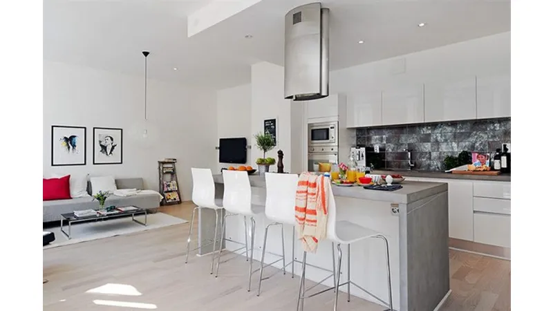 Arredamento moderno di soggiorno e cucina