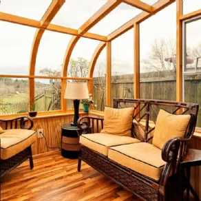Una bella veranda arredata in stile classico