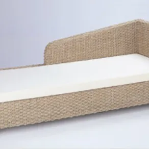 Chaise longue in legno di teak intrecciato di colore beige