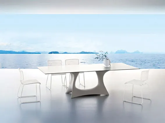 arredo esterno tavolo bianco