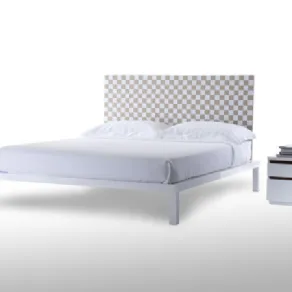 letto con testiera forata