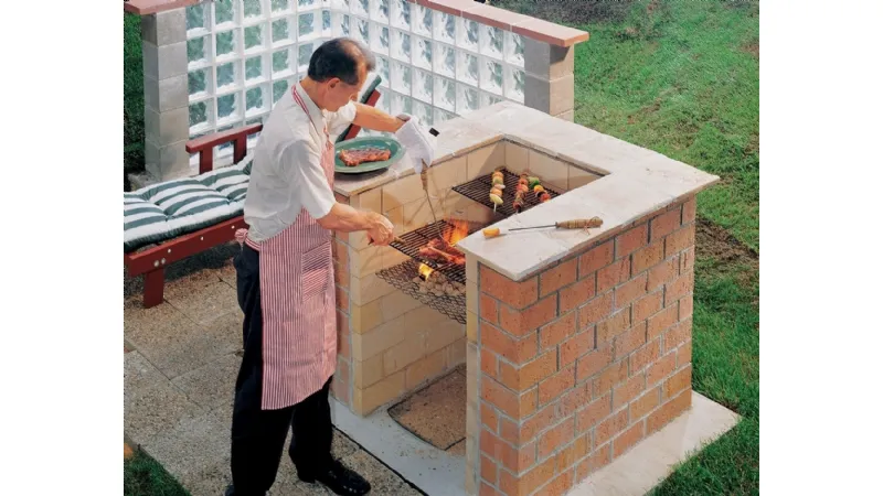 Barbecue da giardino in muratura