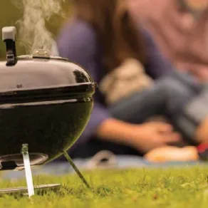 Smokey Joe Premium by Weber