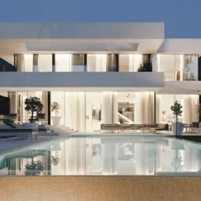 Casa moderna con piscina