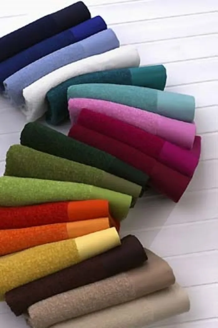 set di asciugamani ripiegati multicolore
