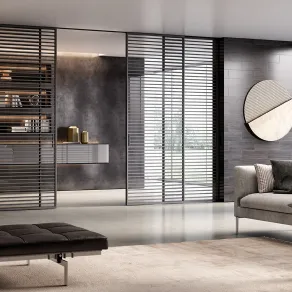 L'elegante porta scorrevole Plana System in vetro e alluminio