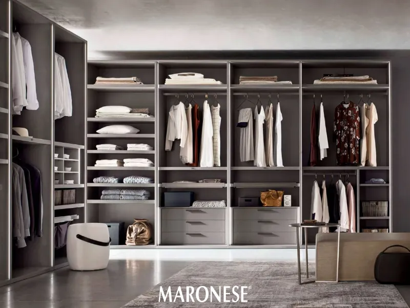 Sistema modulare Wall di Maronese per comporre cabine armadio