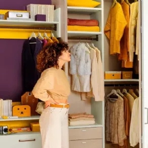 attrezzature interne della cabina armadio