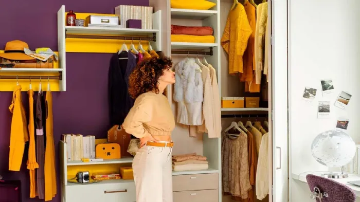 attrezzature interne della cabina armadio