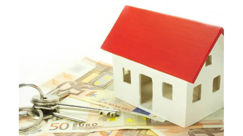 Casa, chiavi ed euro