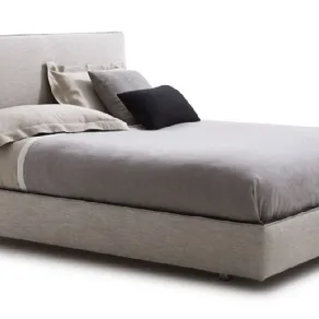 Letto compatto di tessuto, modello “Ribbon” di Molteni&C