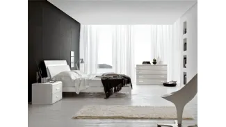 camera da letto bianca e grigia