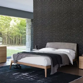Camera da letto moderna con letto Ecate di Alf da Fré