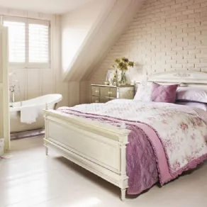 Letto shabby in legno massiccio