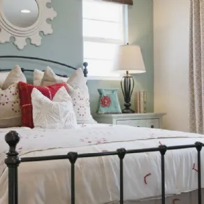 Anche il ferro battuto è un materiale che identifica lo stile shabby chic